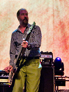 How tall is Krist Novoselic?